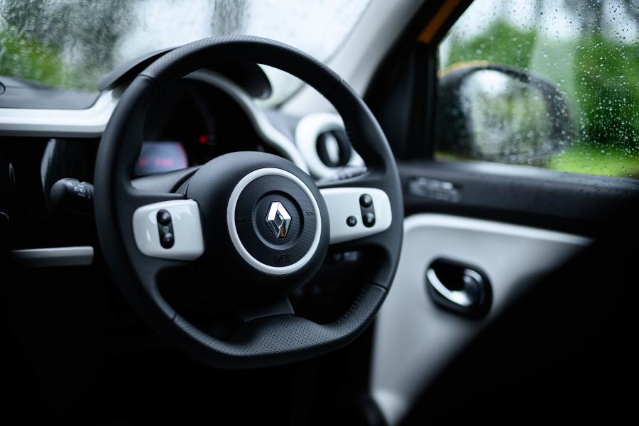 Детали интерьера Renault Twingo 2019 года  (JP) (фото 4 из 29)